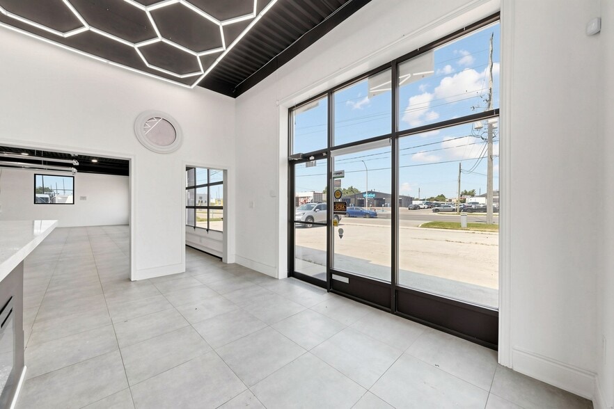 More Photos Of 1502 Speers Rd, Oakville Auto Repair For Sale