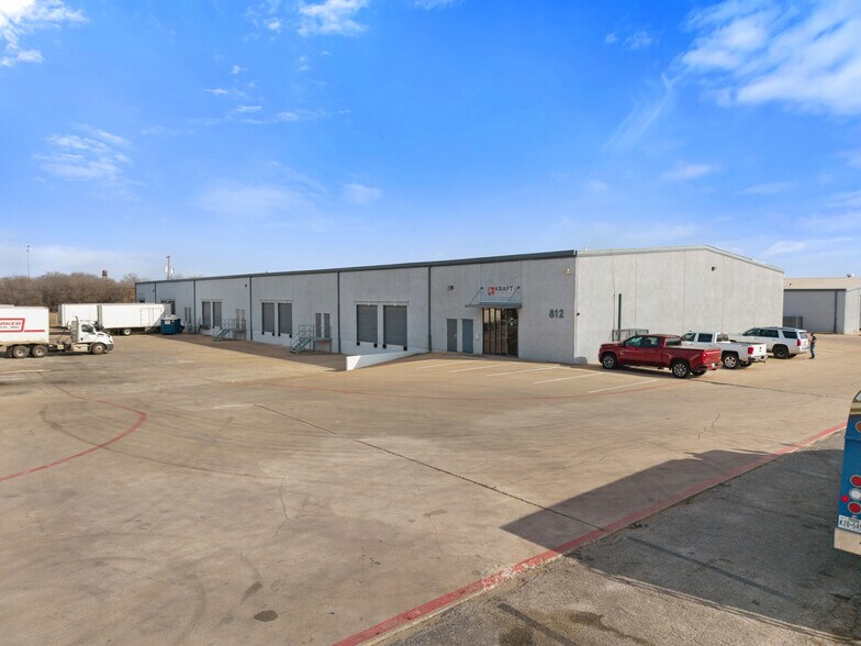 More Photos Of 812-814 Blue Mound Rd, Saginaw Warehouse For Lease