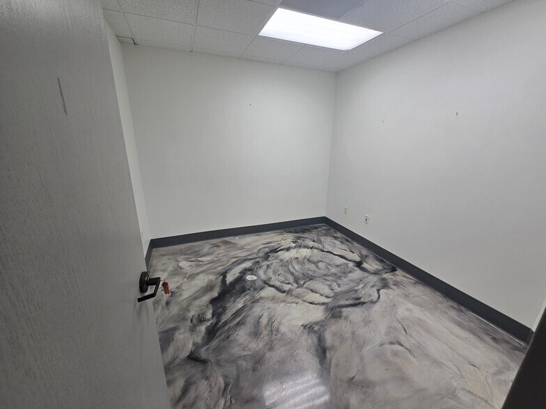 More Photos Of 2323 Lake Club Dr, Columbus Office For Lease