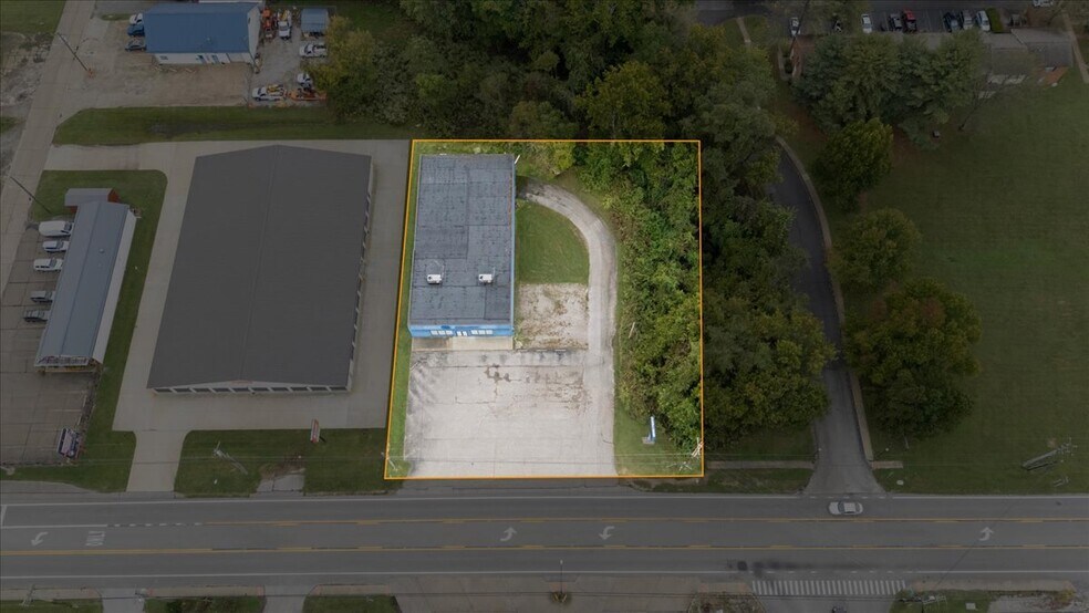 More Photos Of 516 Washington St, Ravenswood Freestanding For Lease