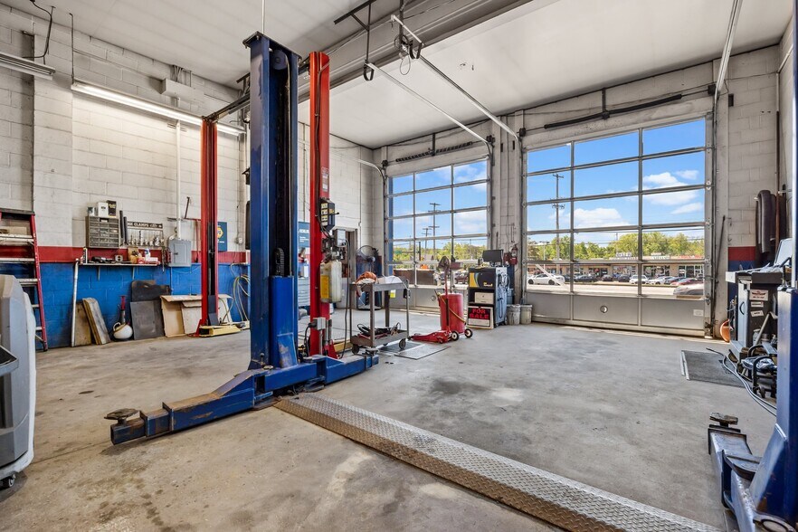 More Photos Of 2304 Huntingdon Pike, Huntingdon Valley Auto Repair For Sale