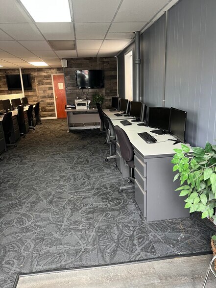 More Photos Of 932 Kenmore Ave, Buffalo Office For Lease