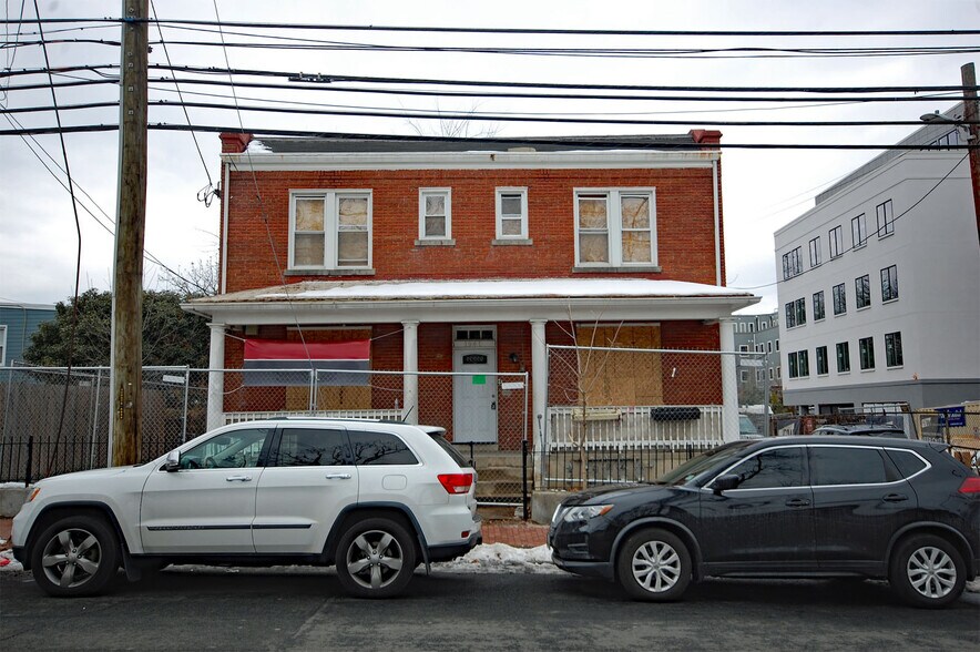 More Photos Of 1941 16th St SE, Washington Apartments For Sale