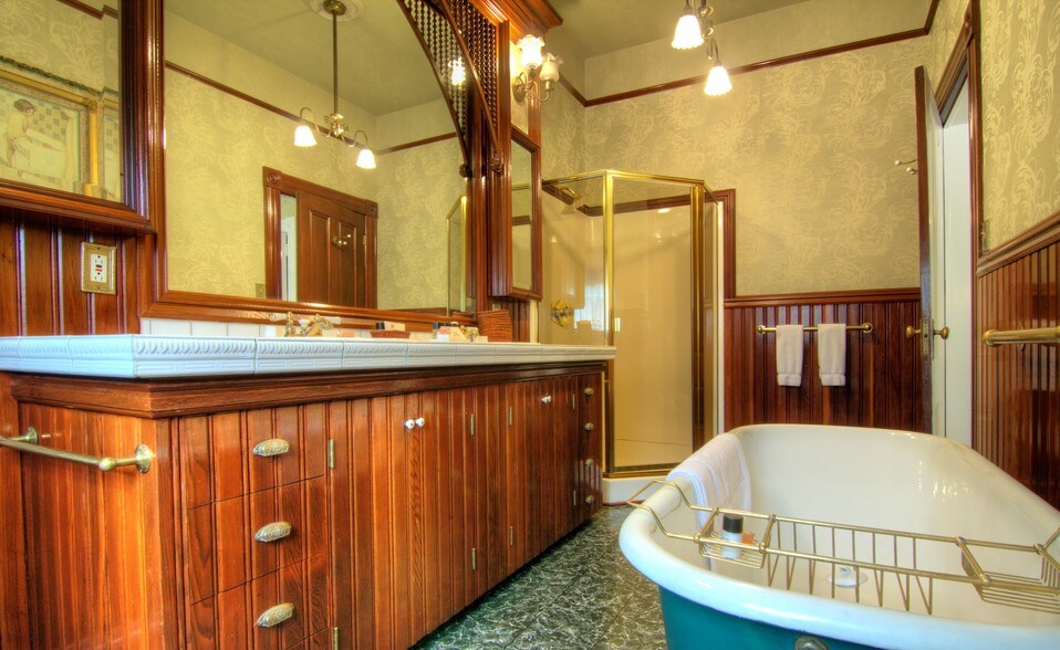 More Photos Of 400 Berding St, Ferndale Hospitality For Sale