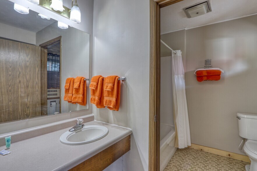 More Photos Of 9966 N State Road 27, Hayward Hotel For Sale