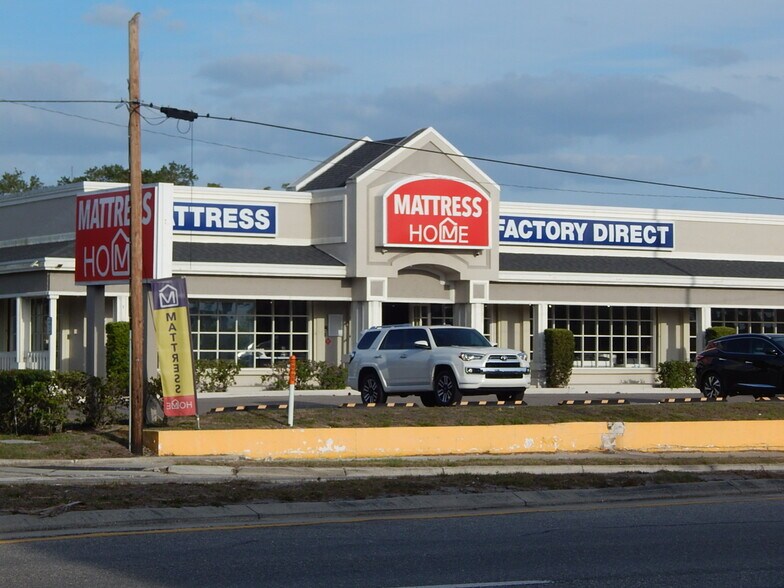 Primary Photo Of 4625 S Tamiami Trl, Sarasota Freestanding For Lease