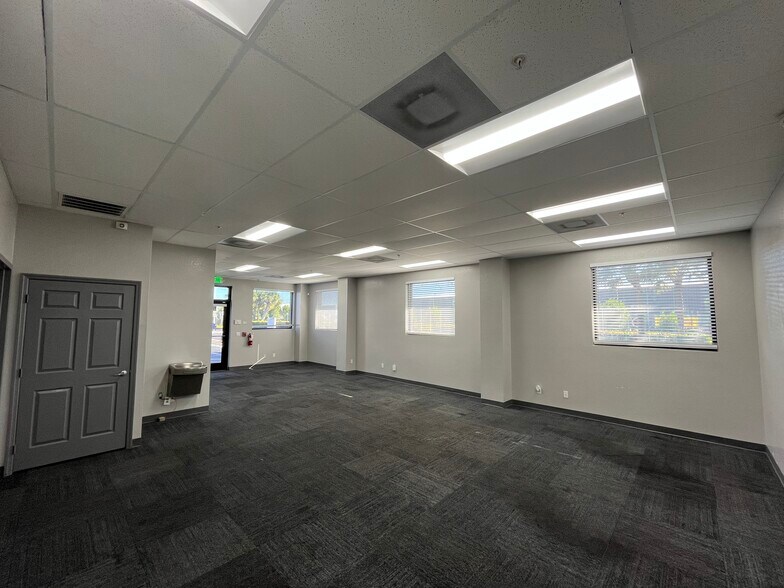 More Photos Of 3748 Ironbridge Blvd, Fort Myers Manufacturing For Sale