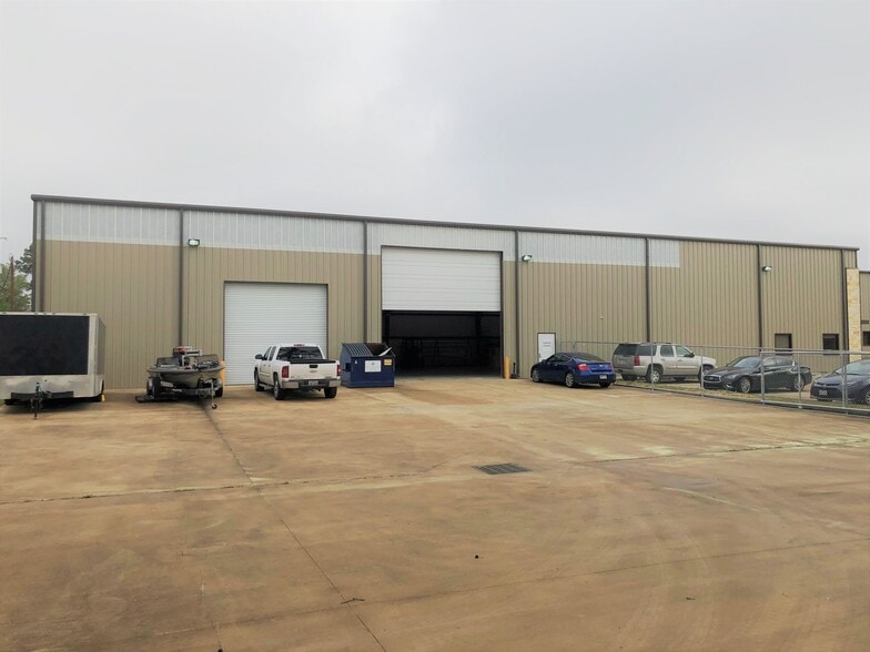 More Photos Of 501 Hickerson St, Conroe Warehouse For Lease
