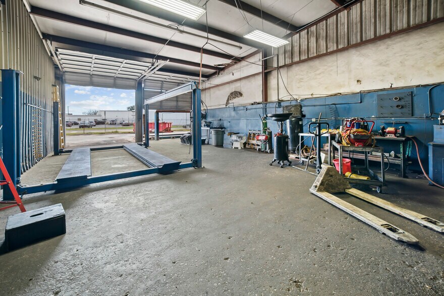 More Photos Of 3237 W Bay St, Savannah Warehouse For Sale