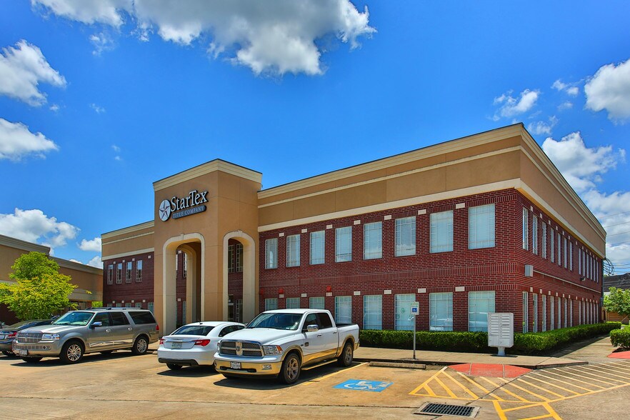 More Photos Of 9330 W Broadway St, Pearland Unknown For Lease