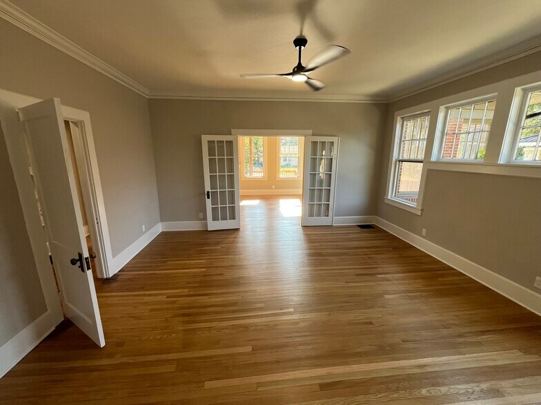 More Photos Of 406 S Lewis St, Lagrange Office For Lease