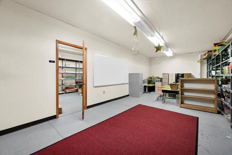 More Photos Of 855 Lincoln Ave, Northampton Office For Sale