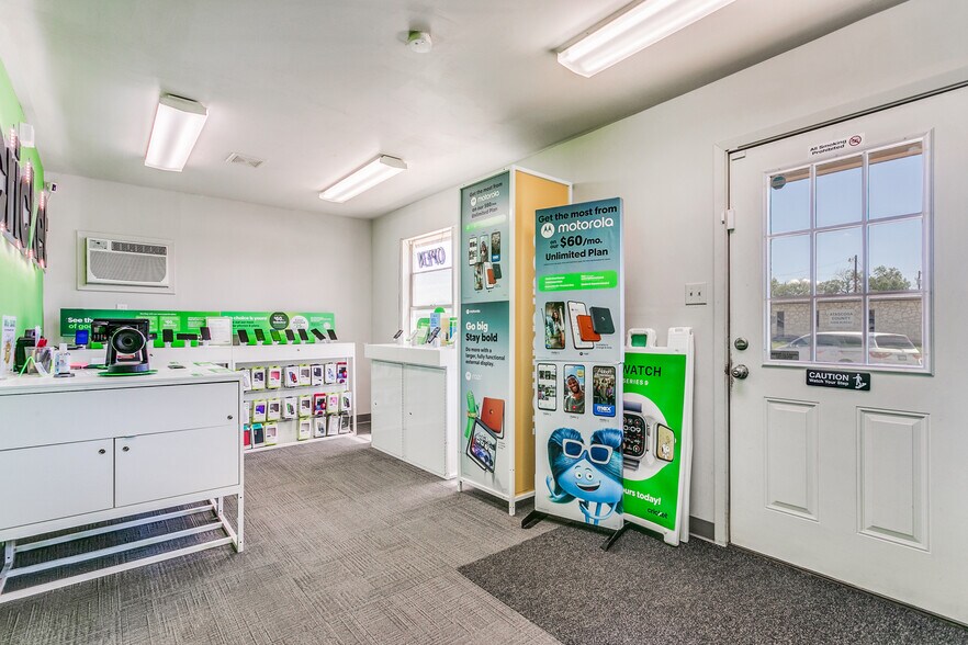 More Photos Of 901 Oak St, Jourdanton Freestanding For Sale