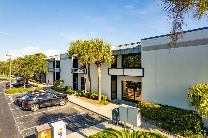 More Photos Of 4023 Tampa Rd, Oldsmar Unknown For Lease