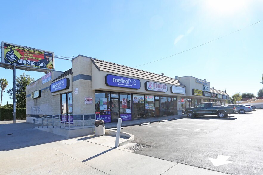 More Photos Of 7550 Tampa Ave, Reseda Storefront For Lease
