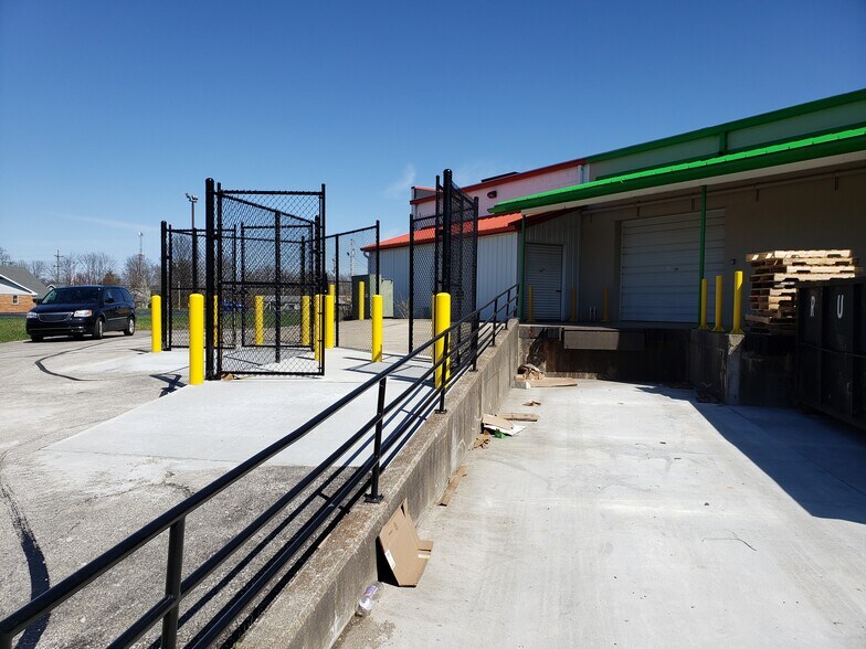 More Photos Of 2110-2130 N State Highway 7, North Vernon Freestanding For Lease