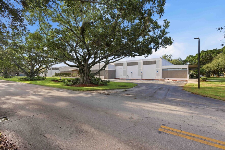 More Photos Of 14175 NW 60th Ave, Miami Lakes Industrial For Lease