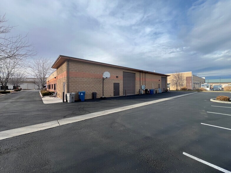More Photos Of 2902-2906 S Featherly Way, Boise Warehouse For Lease
