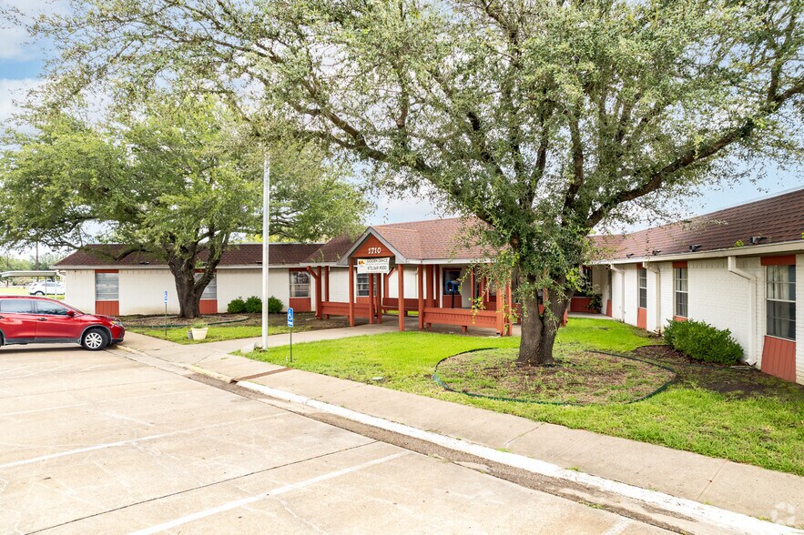 More Photos Of 1710 N McDonald St, McKinney Assisted Living For Sale