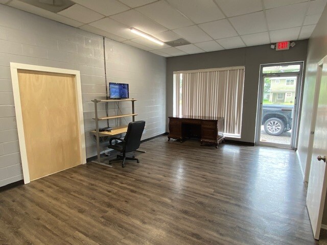 More Photos Of 2000 Cedar Dr, La Marque Unknown For Lease