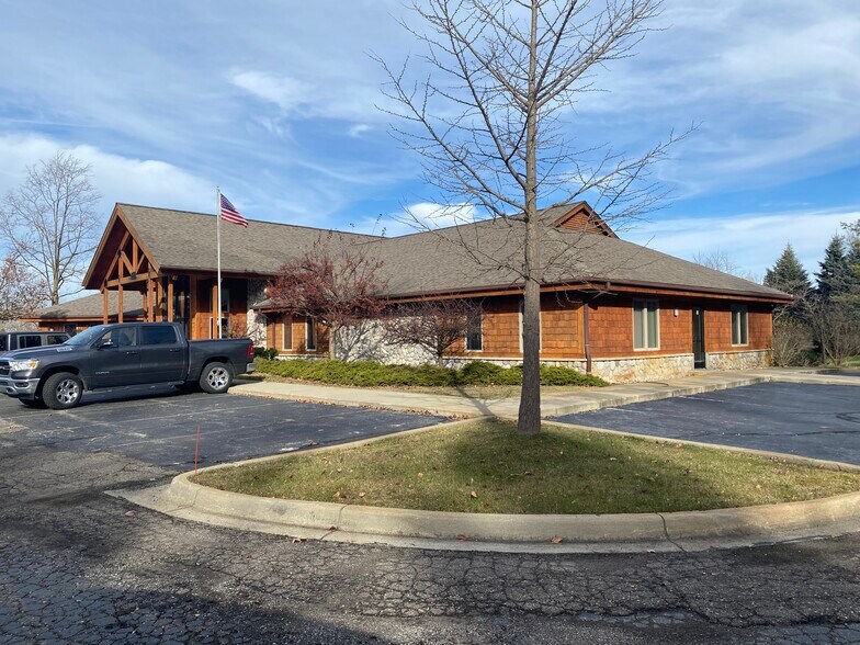 More Photos Of 15045 Dixie Hwy, Holly Coworking Space