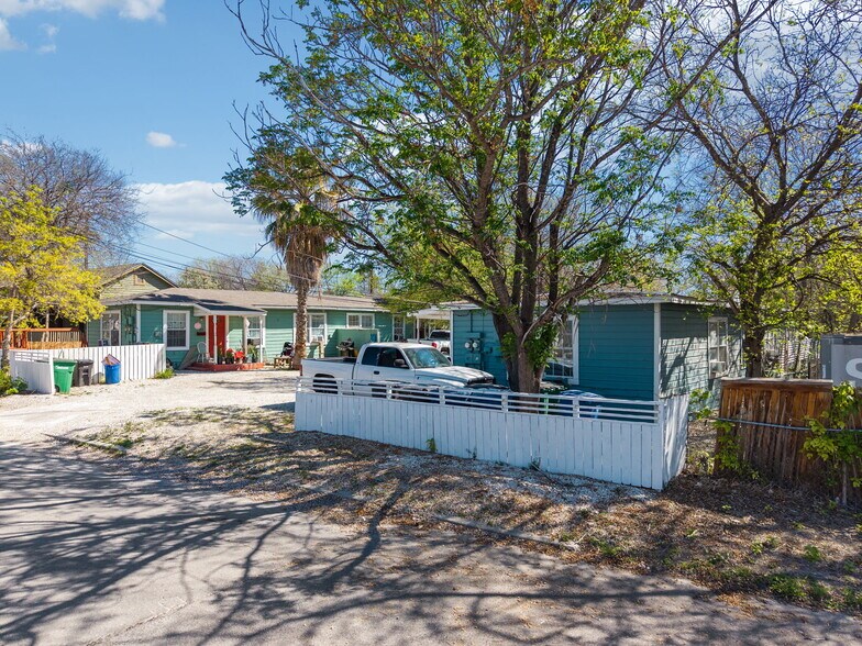 More Photos Of 204 Hunstock Ave, San Antonio Multifamily For Sale