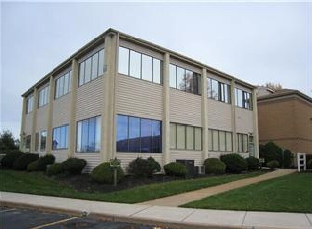 More Photos Of 102 Kings Way W, Sewell Medical For Lease