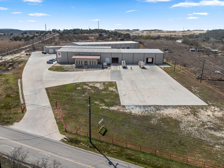 More Photos Of 800 East Watson Ln, New Braunfels Manufacturing For Lease