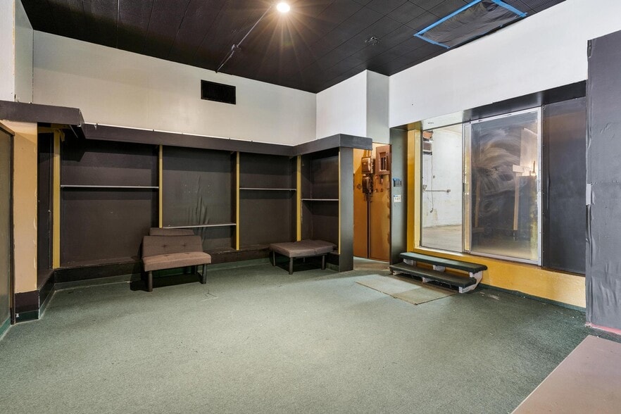 More Photos Of 227 E Main St, Tavares General Retail For Sale