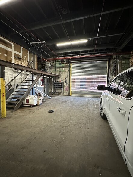 More Photos Of 656 Montauk Ave, Brooklyn Warehouse For Lease