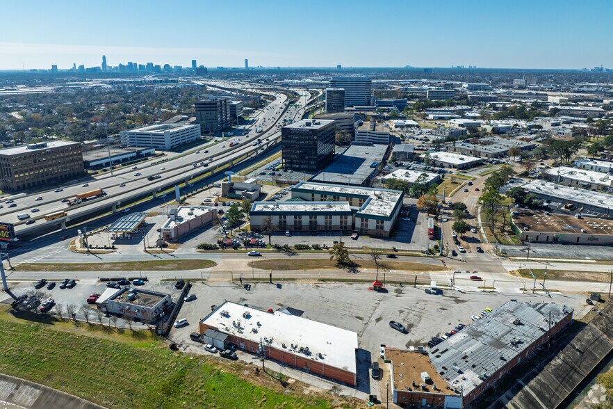 More Photos Of 2504 North Loop W, Houston Hotel For Sale