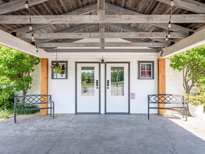 More Photos Of 2973 N Il Route 71, Ottawa Restaurant For Sale