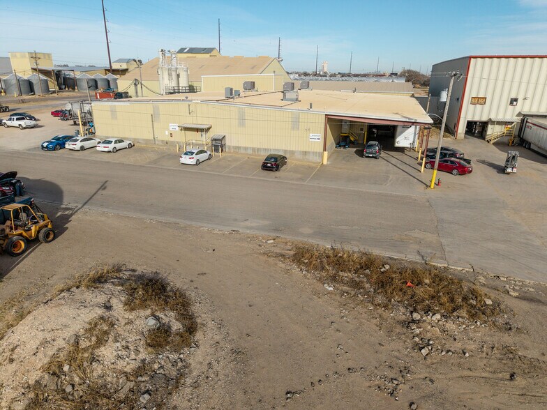 More Photos Of 225 Lawton Ave, Hereford Manufacturing For Sale