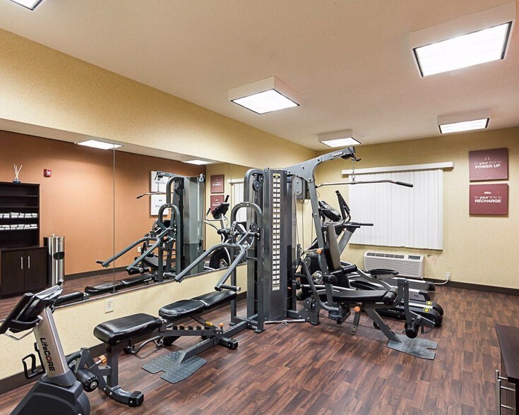 More Photos Of 7515 W Taft St, Wichita Hotel For Sale