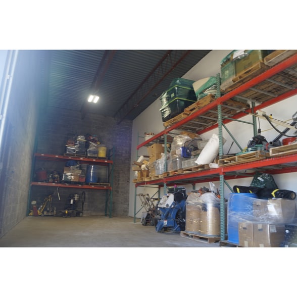 More Photos Of 900 N Lehigh St, Baltimore Light Distribution For Lease