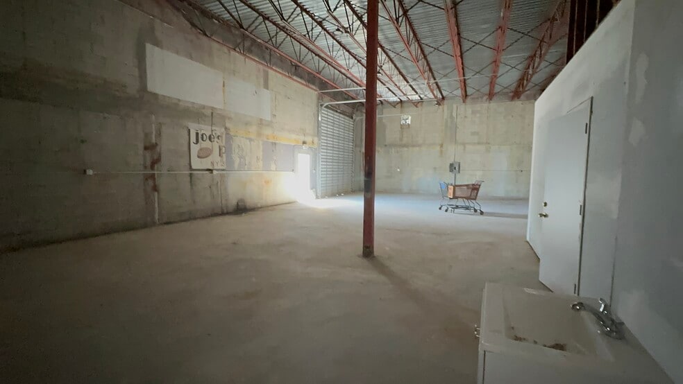 More Photos Of 1000 Phippen Waiters Rd, Dania Warehouse For Lease