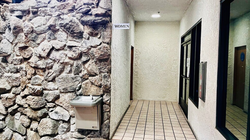 More Photos Of 14075 Hesperia Rd, Victorville Medical For Sale