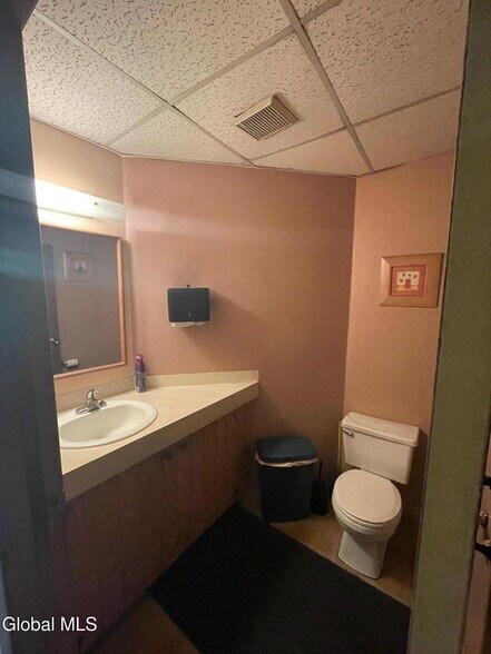 More Photos Of 152 Speigletown Rd, Troy Auto Repair For Sale