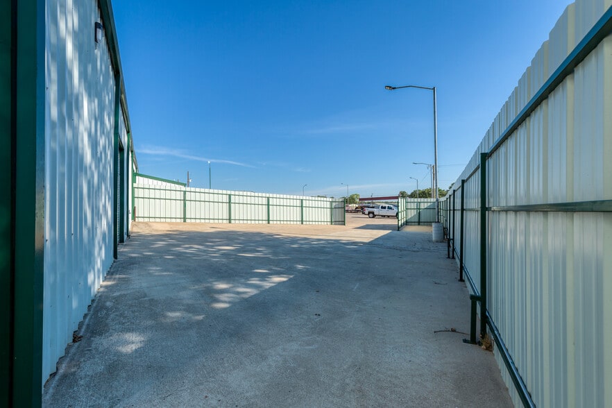 More Photos Of 3100 E Highway 199, Springtown Warehouse For Lease