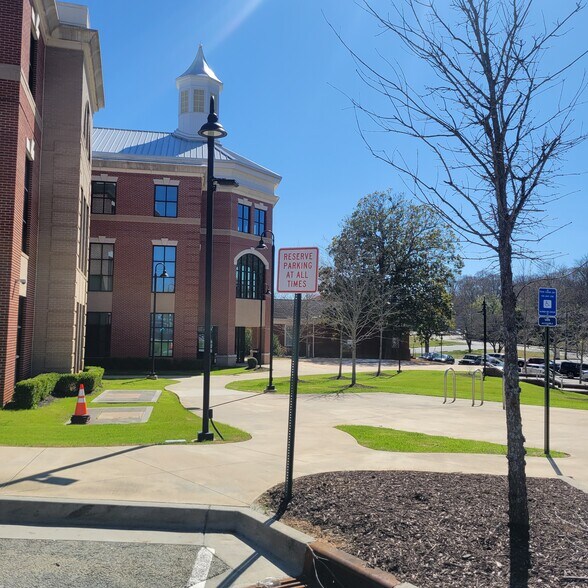 More Photos Of 2731 Church St, East Point Medical For Sale