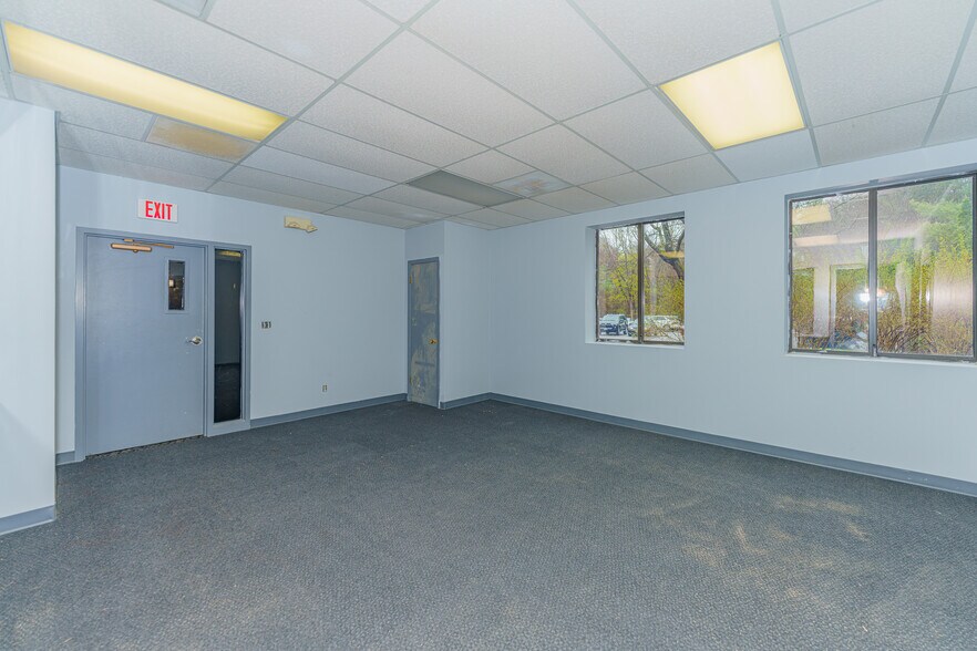 More Photos Of 961-963 State Route 146, Clifton Park Medical For Lease