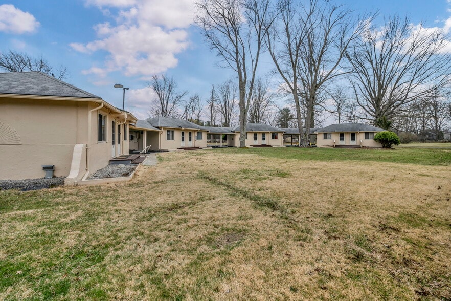 More Photos Of 44077 Oberlin Elyria Rd, Oberlin Hotel For Sale