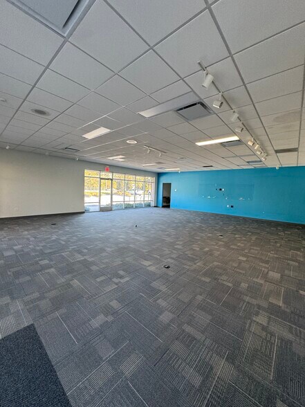 More Photos Of 329 W County Road 419, Chuluota Supermarket For Lease