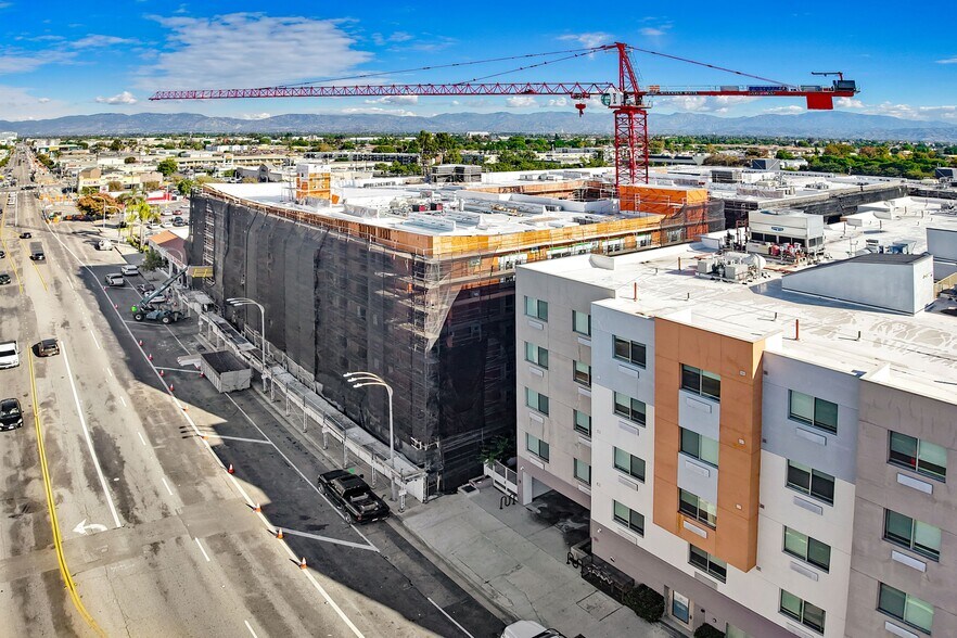 More Photos Of 7054 Van Nuys Blvd, Van Nuys Apartments For Lease