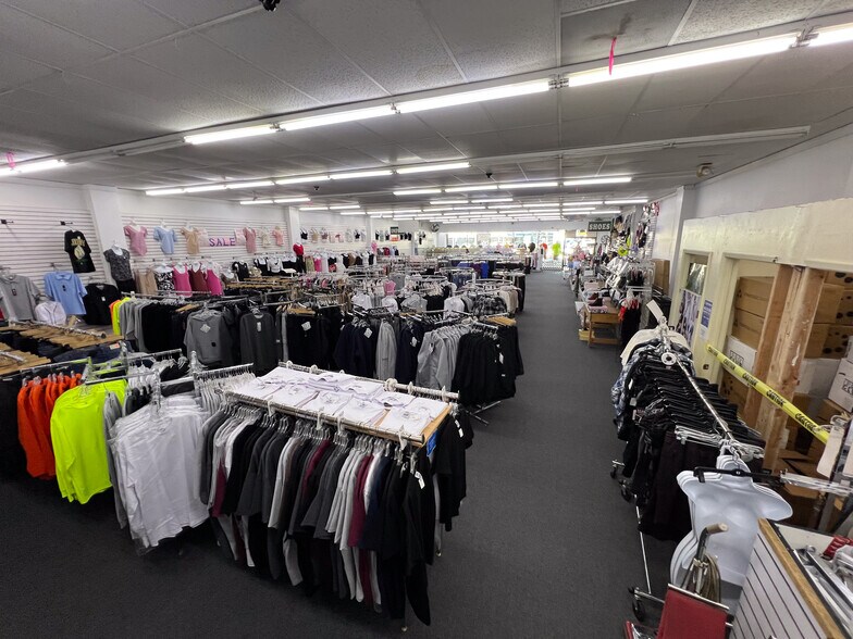 More Photos Of 4888 Huntington Dr, Los Angeles Freestanding For Lease