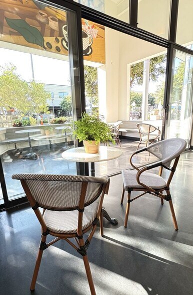 More Photos Of 320 California Ave, Palo Alto Storefront For Lease