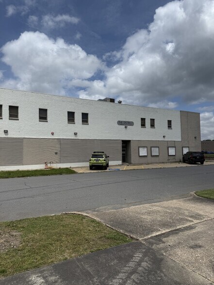 More Photos Of 205 E 2nd Ave, Pine Bluff Warehouse For Lease