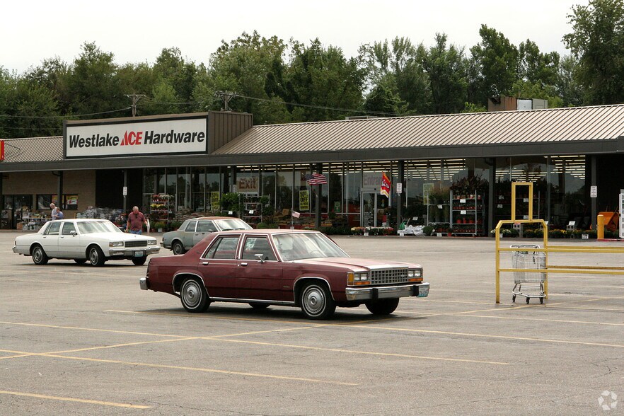 More Photos Of 405-523 E 24 Hwy, Independence General Retail For Sale