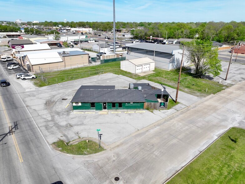 More Photos Of 500 N J. M. Davis Blvd, Claremore Restaurant For Sale