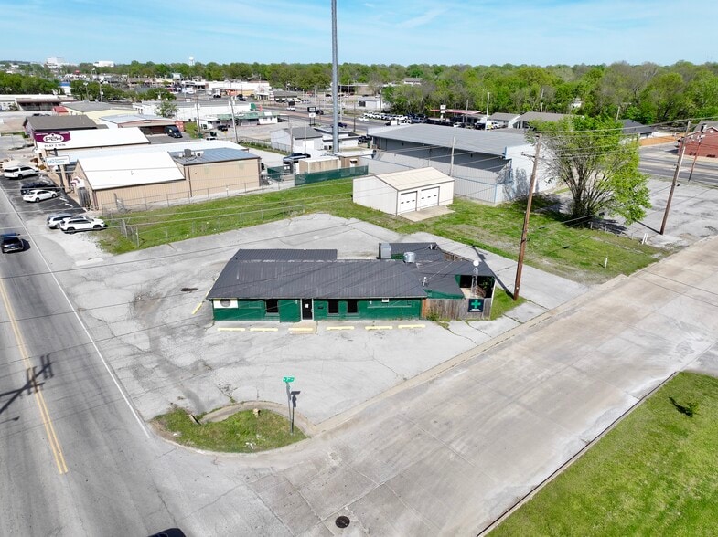More Photos Of 500 N J. M. Davis Blvd, Claremore Restaurant For Sale